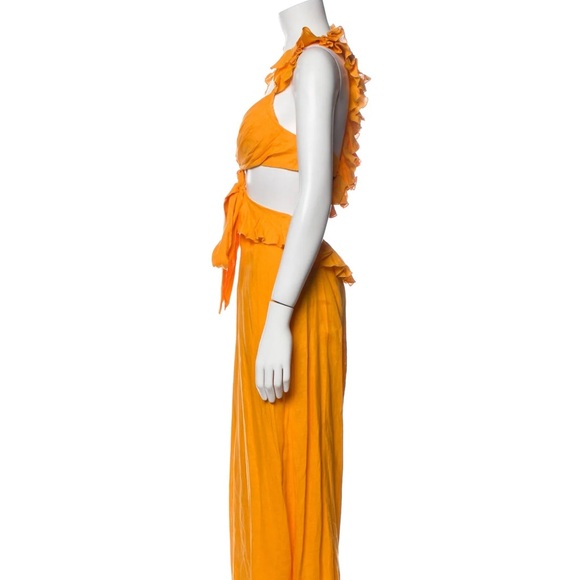 Elegant Yellow Sleeveless Dress - Picture 4 of 5